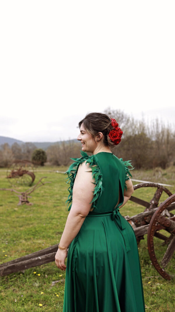 Vestido Verde Satén con Plumas - Imagen 3