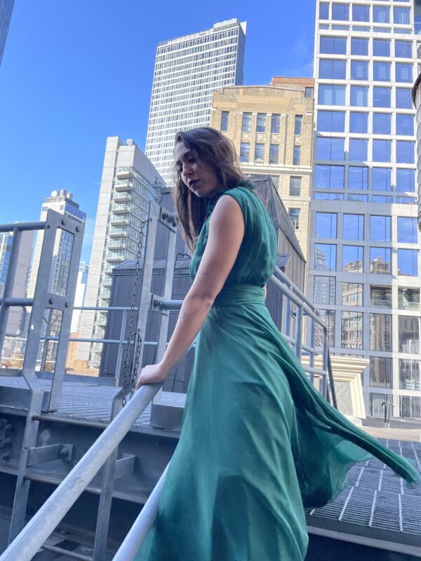 Vestido midi de capa con cuello victoriano - Imagen 4