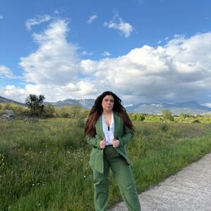 Pantalón Verde Oliva de Algodón – Pinzas y Cierre Cruzado