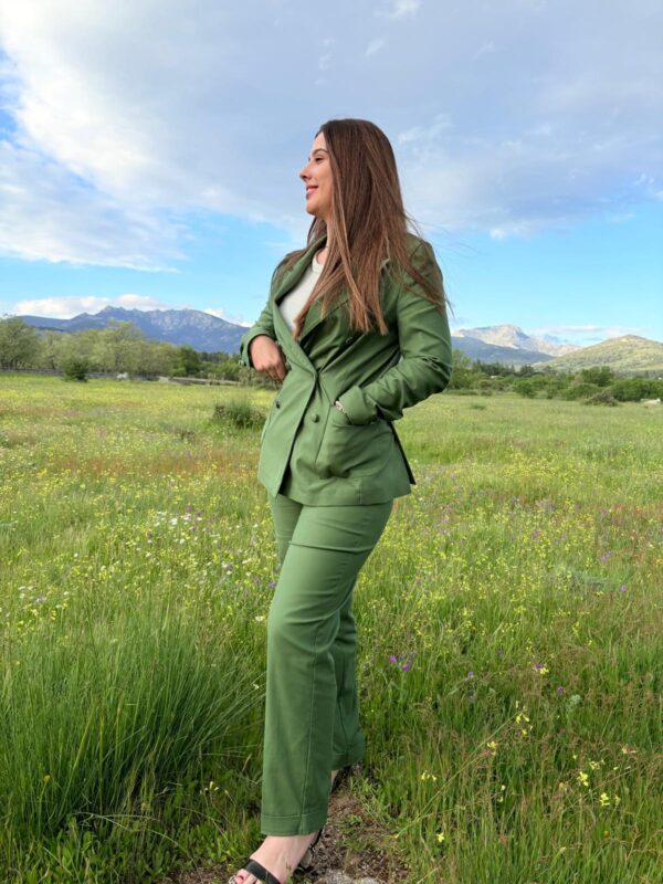 Pantalón Verde Oliva de Algodón – Pinzas y Cierre Cruzado - Imagen 3