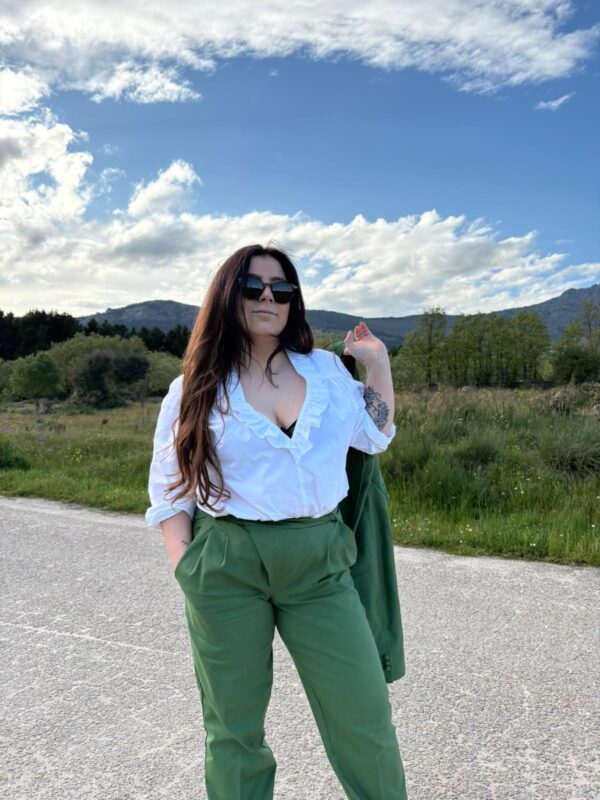 Pantalón Verde Oliva de Algodón – Pinzas y Cierre Cruzado - Imagen 2