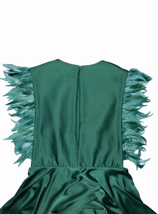Vestido Verde Satén con Plumas - Imagen 6